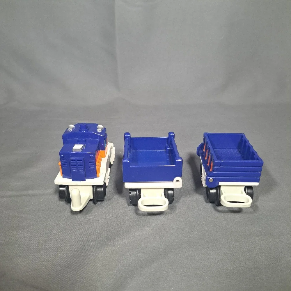 VTG 2003 Mattel GeoTrax Freightway Transport Train Engine 2 Cargo Cars Toy